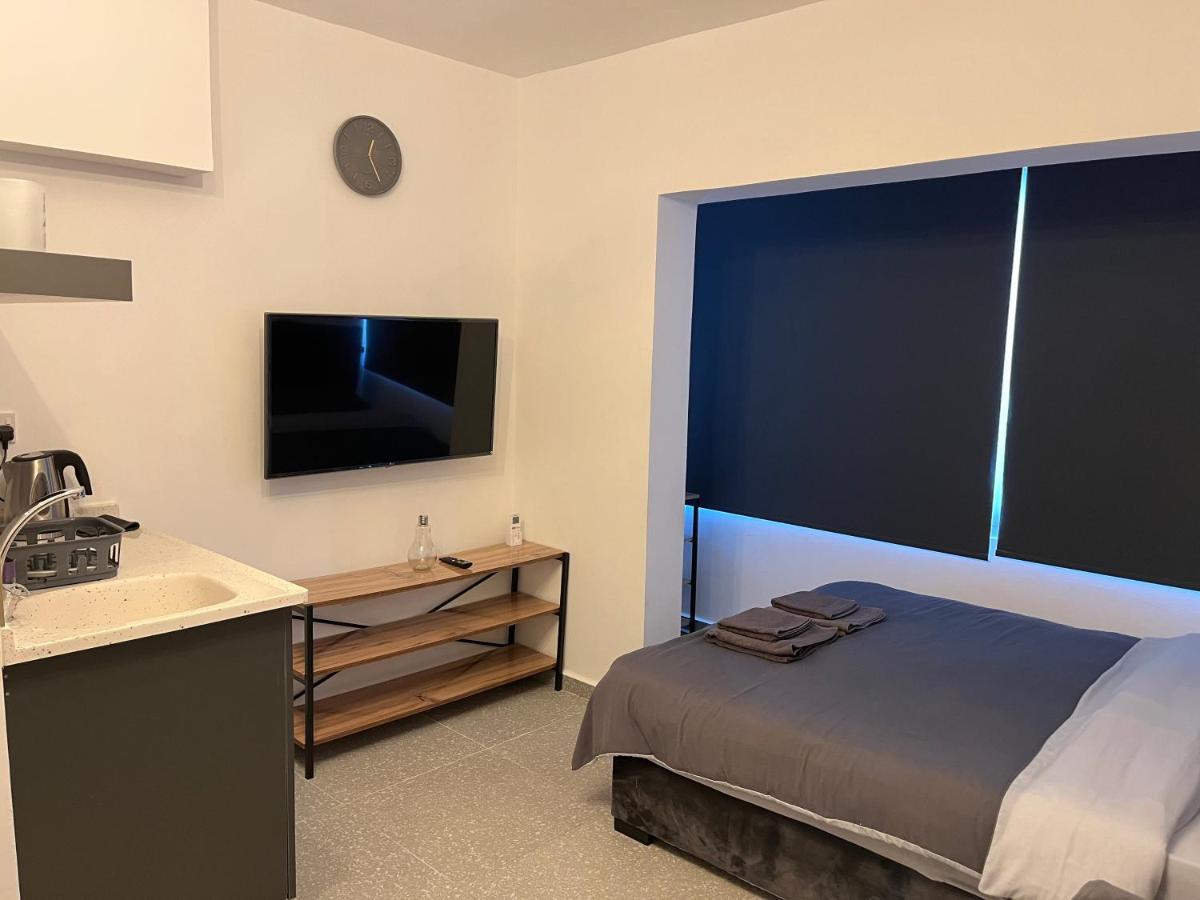 Апартаменти Mr. In Ortakoy , North + Wifi + Netflix Нікосія